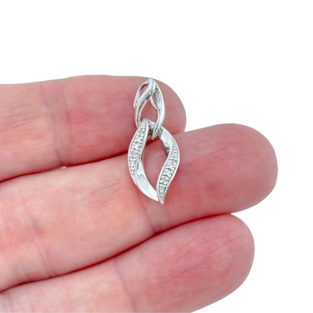 Sterling Silver 925 Diamond Twist Pendant